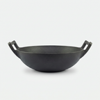 Gusseisen-Wok mit Holzdeckel