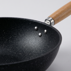 Keramik-Wok mit flachem Boden und Edelstahldeckel