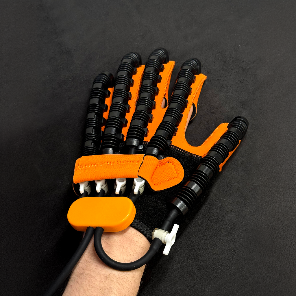 Handtrainer-Handschuh mit pneumatischer Fingerbewegung