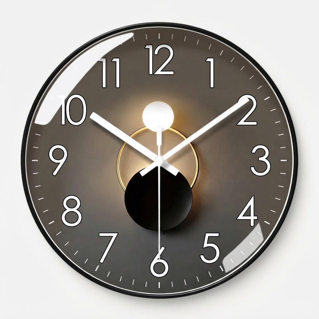Designer-Wanduhr mit Pendel und Ambientelicht