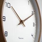 Skandinavische Wanduhr Holz mit lautlosem Quarz-Uhrwerk