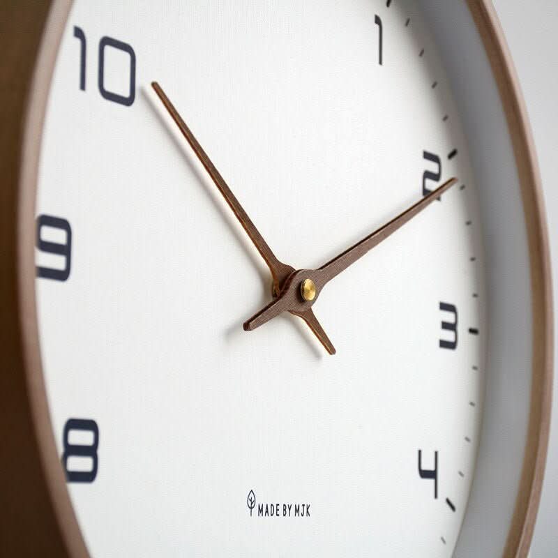 Skandinavische Wanduhr Holz mit lautlosem Quarz-Uhrwerk