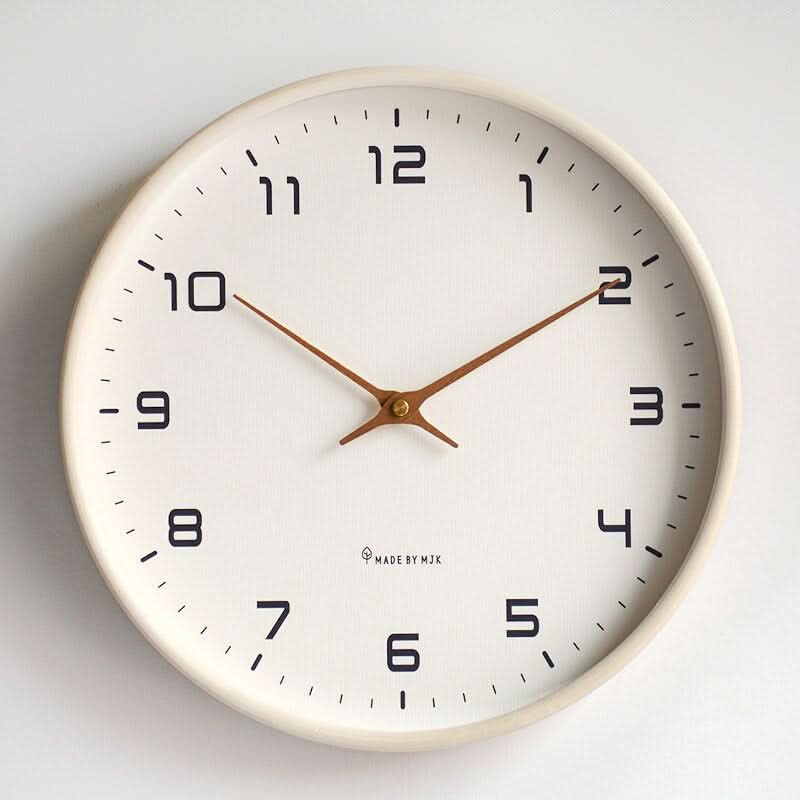 Skandinavische Wanduhr Holz mit lautlosem Quarz-Uhrwerk
