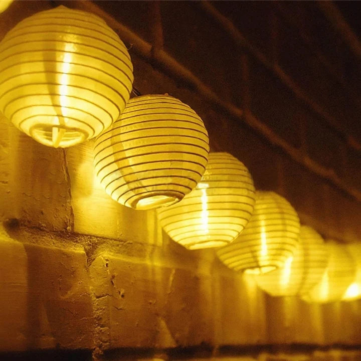 Solar-Laternenlichterkette mit LED-Stofflaternen
