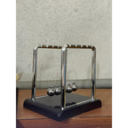 Newton Pendel Schreibtisch-Spielzeug mit Metallkugeln